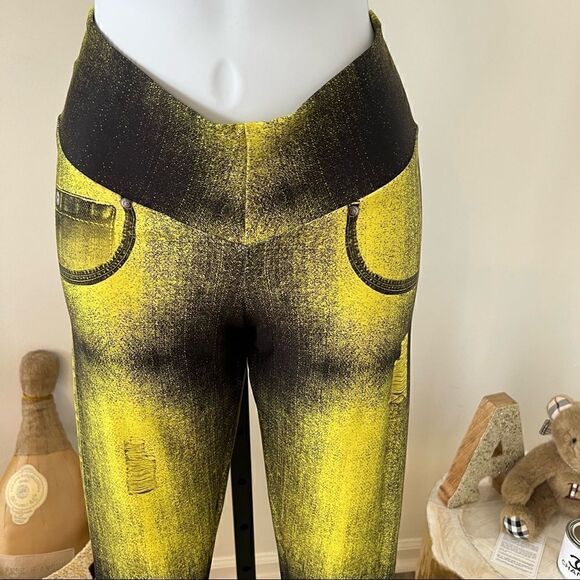 CANOAN - SCRUNCH BOOTY LEGGING - YELLOW JEANS PRINT (P/S) - Picture 9 of 11